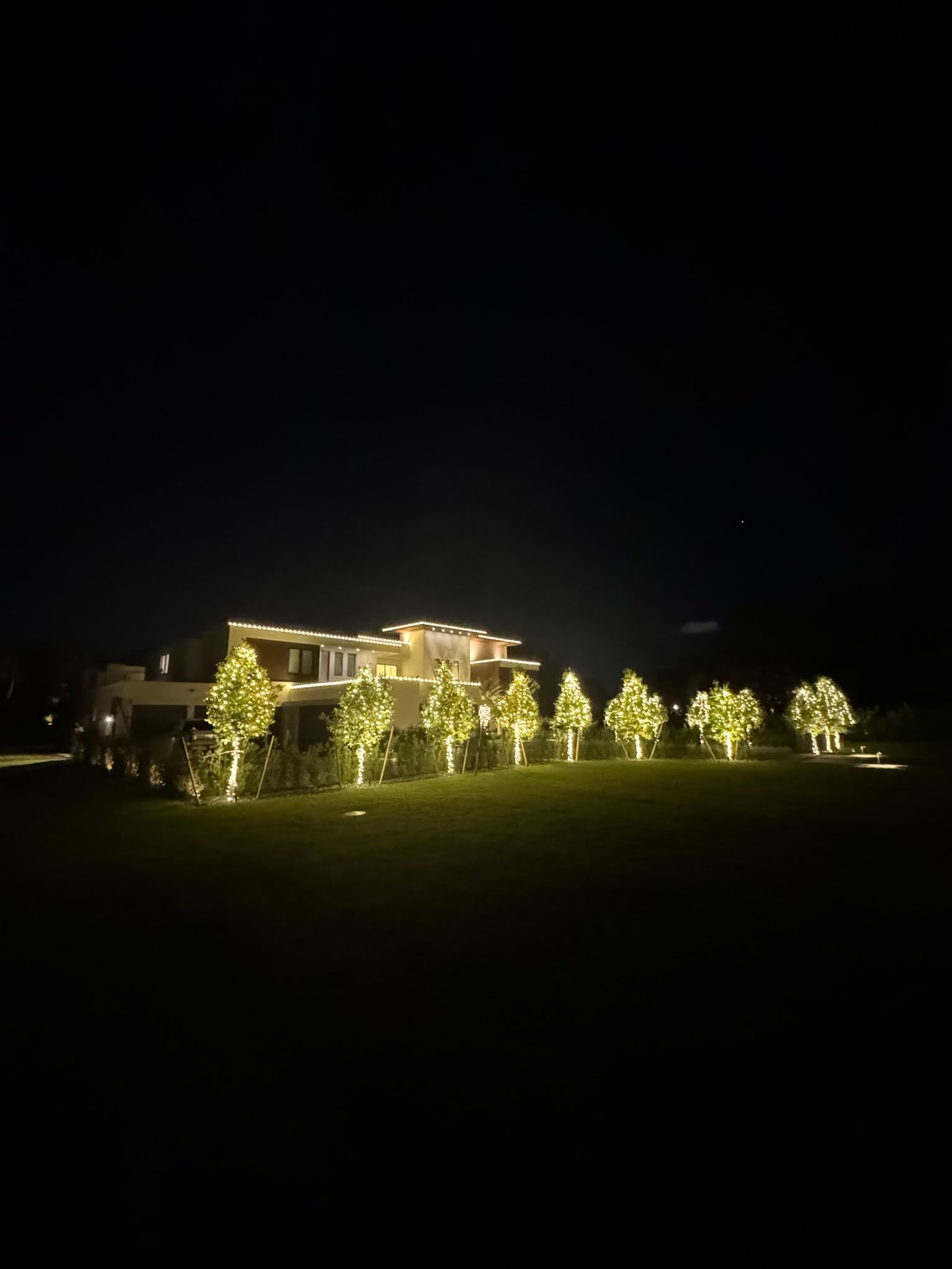 Gulfstream Glow holiday lighting install