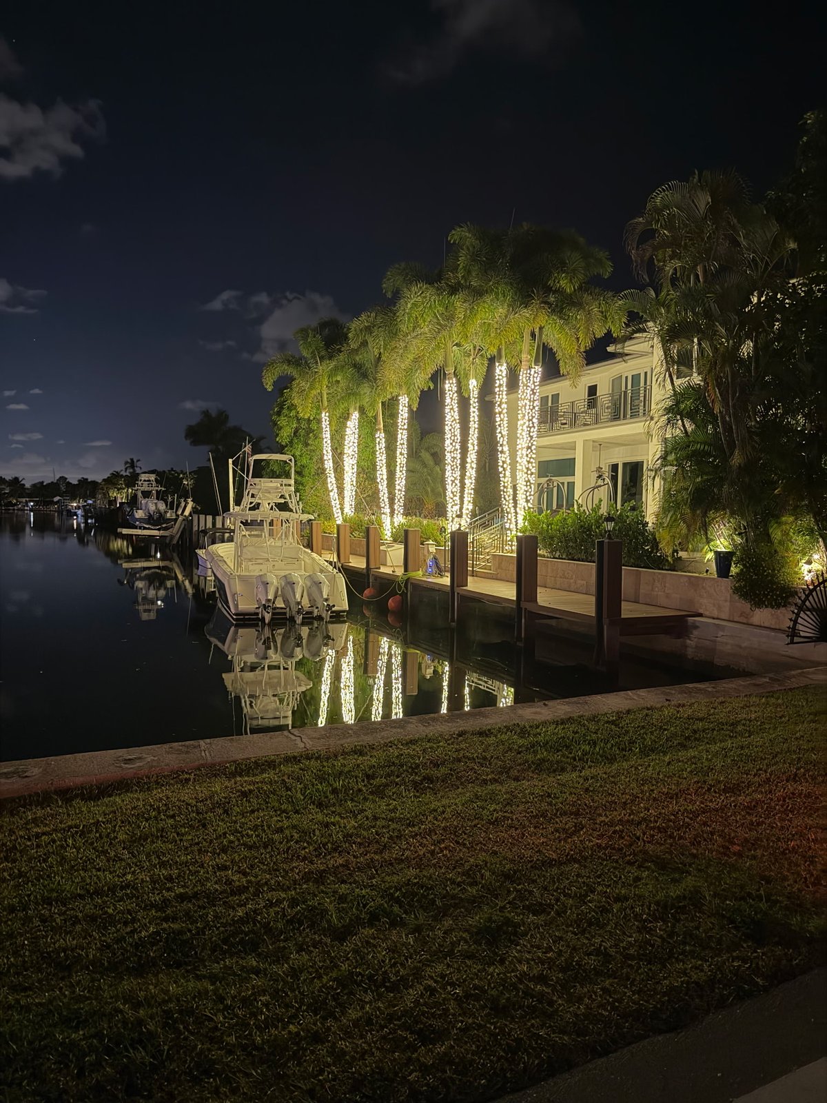 Gulfstream Glow holiday lighting install