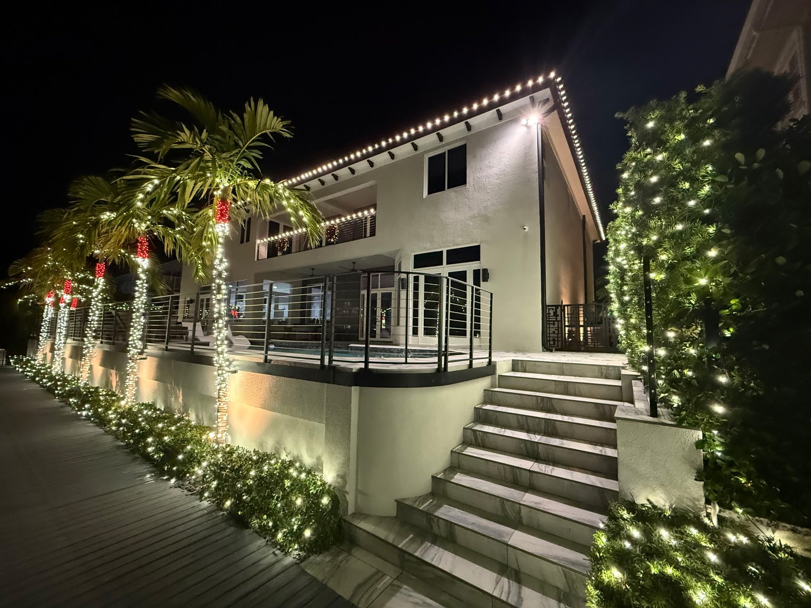 Gulfstream Glow holiday lighting install